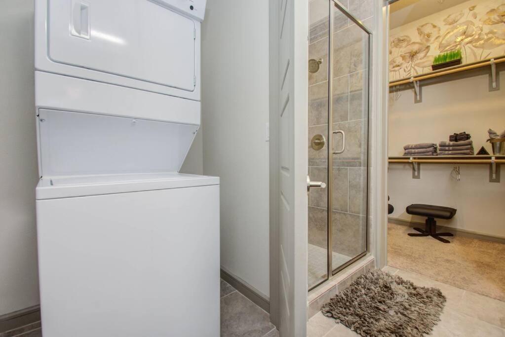 Best 5* Luxury Living Downtown Kingbed Suite Хьюстон Экстерьер фото
